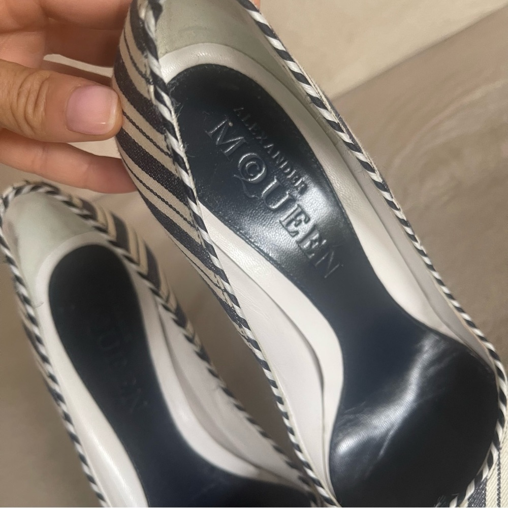 Alexander McQueen Striped Pumps – EU 37 - Picture 11 of 13